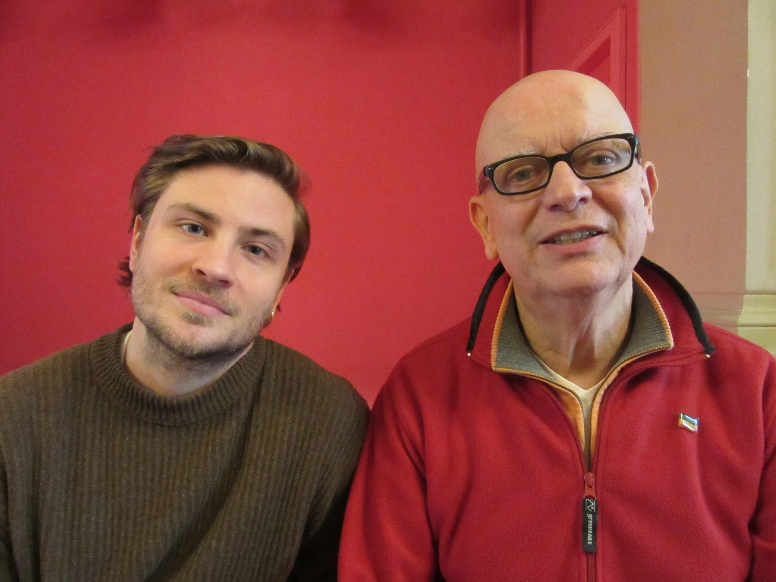 Jannik Schümann, Schauspieler und Jürgen Wenke, Biograph von Kurt Brüssow, in der Drehpause, November 2025